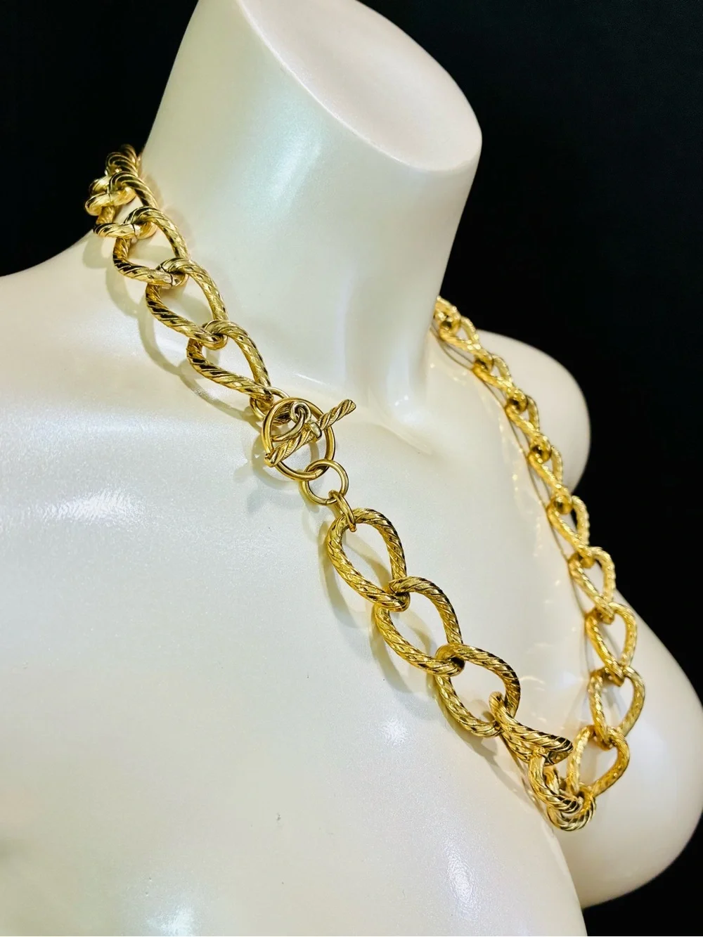 VTG Bold Dramatic Gold-Tone Textured Link Necklace Women’s Trending Jewelry 172g